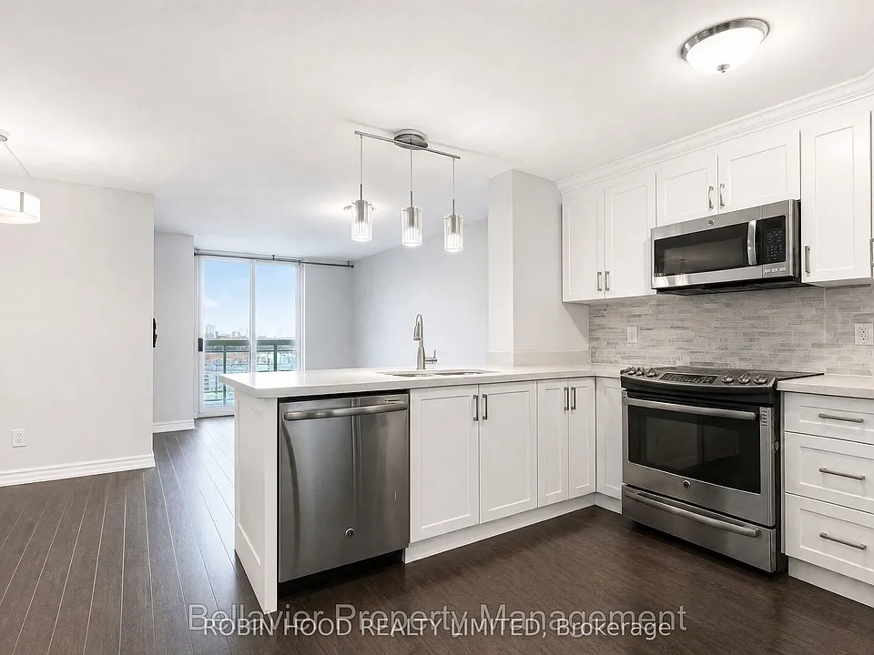 323 Richmond St E #807