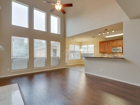 4th image of 1803 Meadowlark Dr