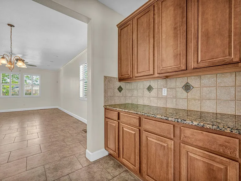 2425 Crooked Canyon Ct — Photo 7