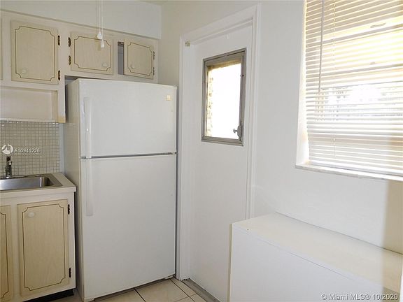 3rd image of 20200 NE 27th Ct APT 18