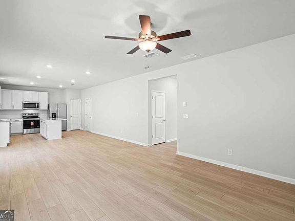5th image of 3127 Orwell Dr SE