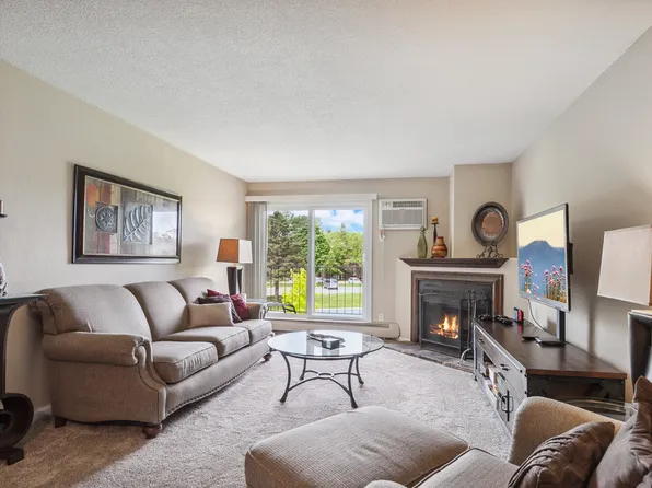 3420 Golfview Dr APT 212, Eagan, MN 55123