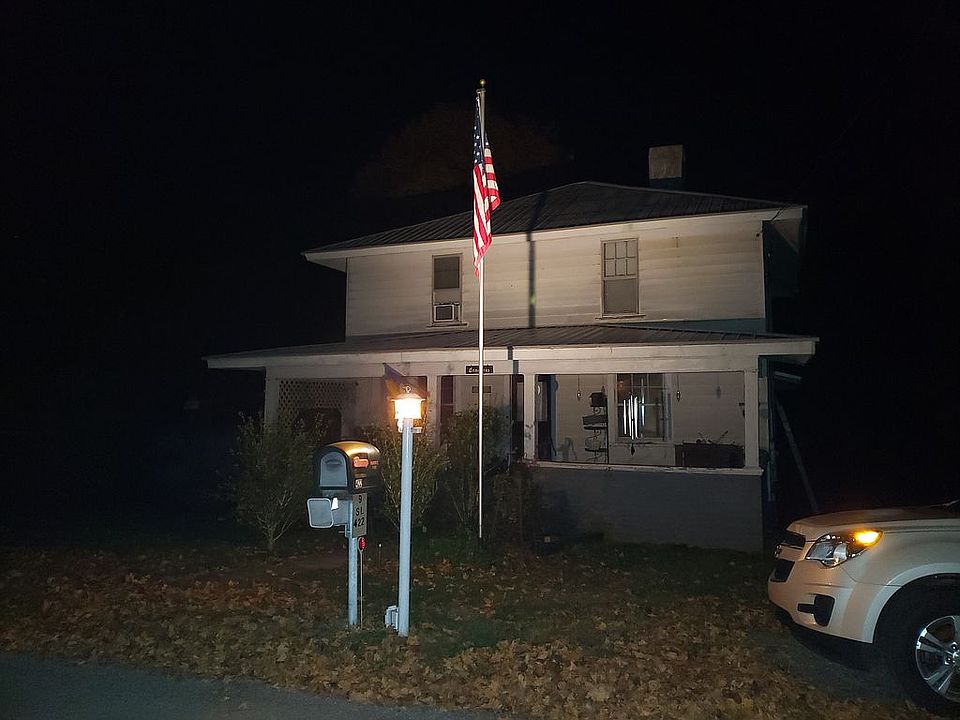2nd image of 422 Saltlick Rd