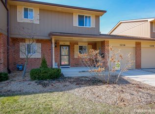 1216 Croydon Ct, Wheaton, IL 60189
