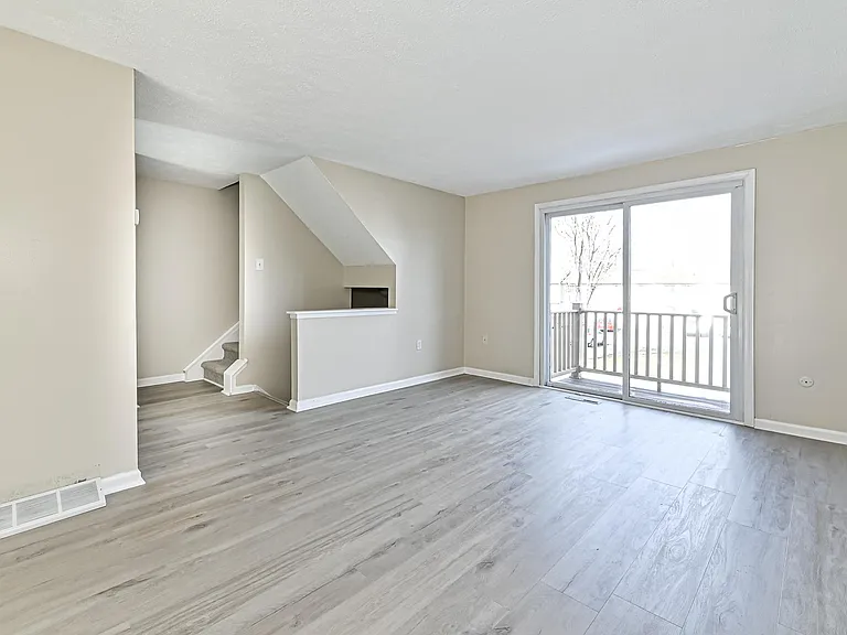 217 Bellwood Ct — Photo 4