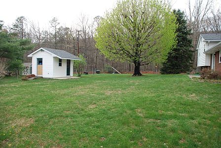 2nd image of 200 Vine Ave