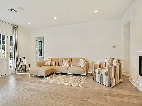 5th image of 1018 Napoleon Ave