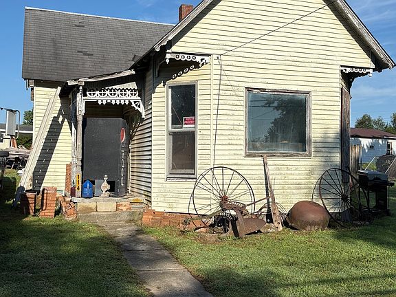 4th image of 114 S Main St