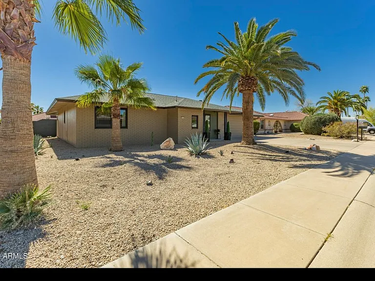 13139 W Seville Dr — Photo 1