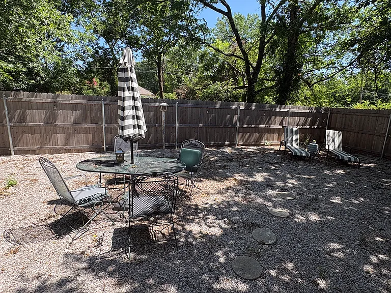 105 E Johnson St — Photo 28