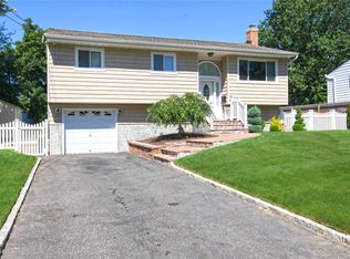 10 Bayberry Rd, Ronkonkoma, NY 11779