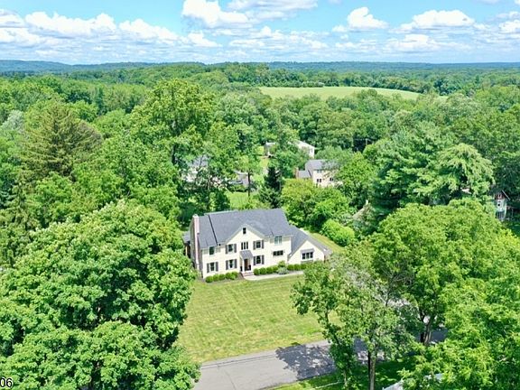 2nd image of 40 Sunnybrook Rd