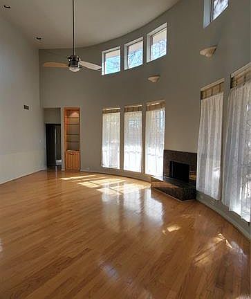 2nd image of 6700 Creekside Ln