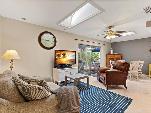 5th image of 27 Harbor Oaks Cir