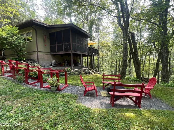 122 Horseshoe Ln, Lords Valley, PA 18428