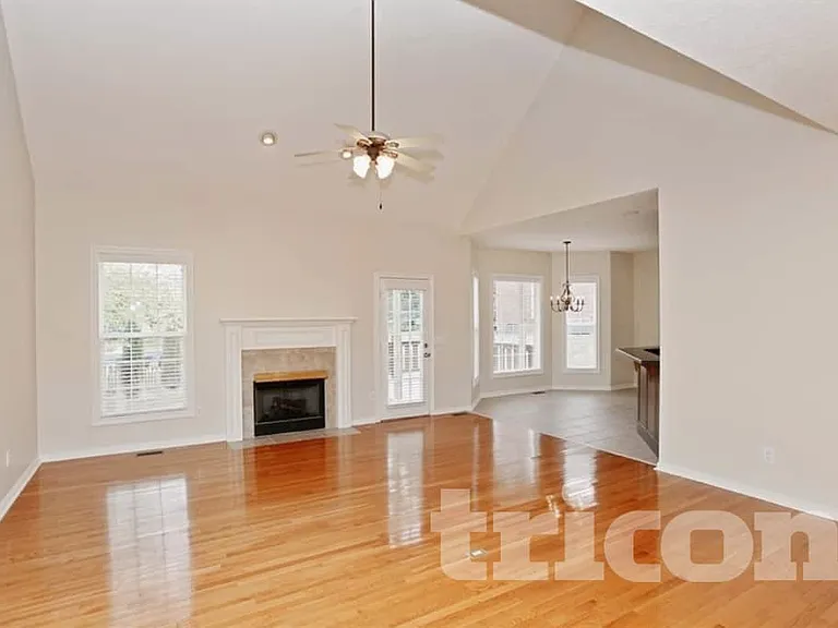 101 Crooked Creek Ct — Photo 2