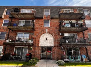 9143 S Roberts Rd APT 4, Hickory Hills, IL 60457