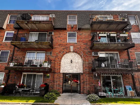 9143 S Roberts Rd APT 4, Hickory Hills, IL 60457