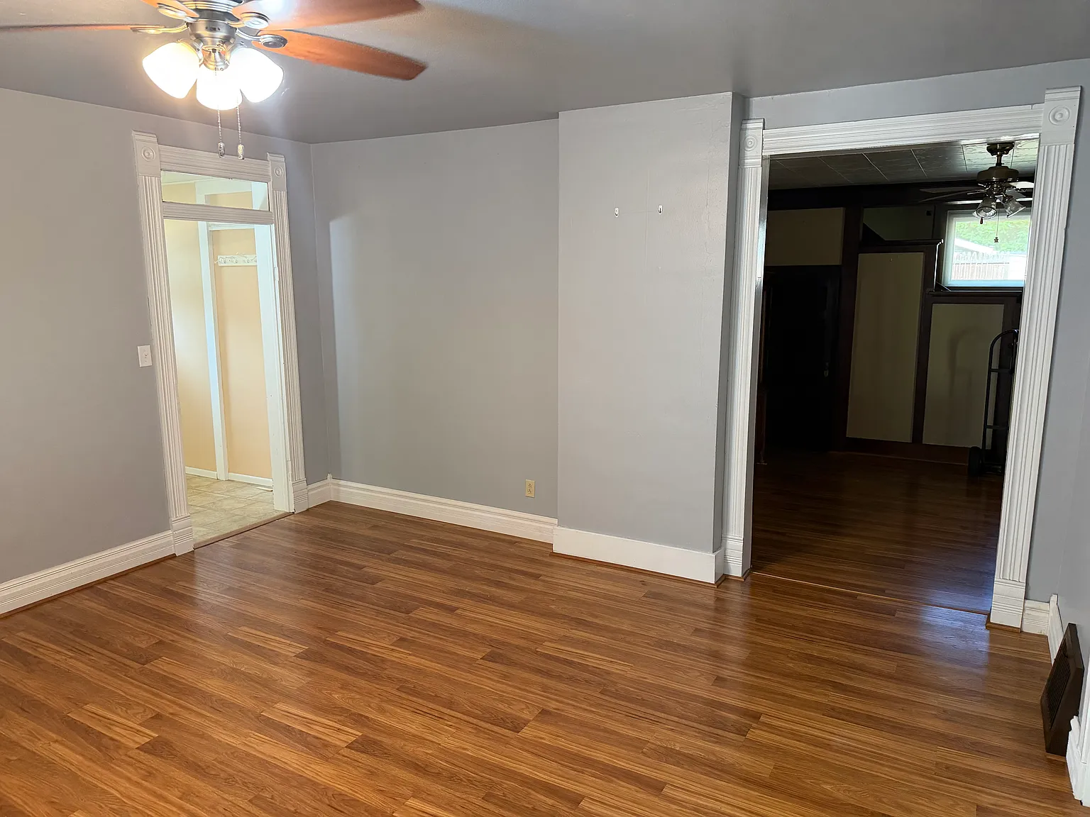 3 bed, 928 sqft, $1,300 — Photo 4