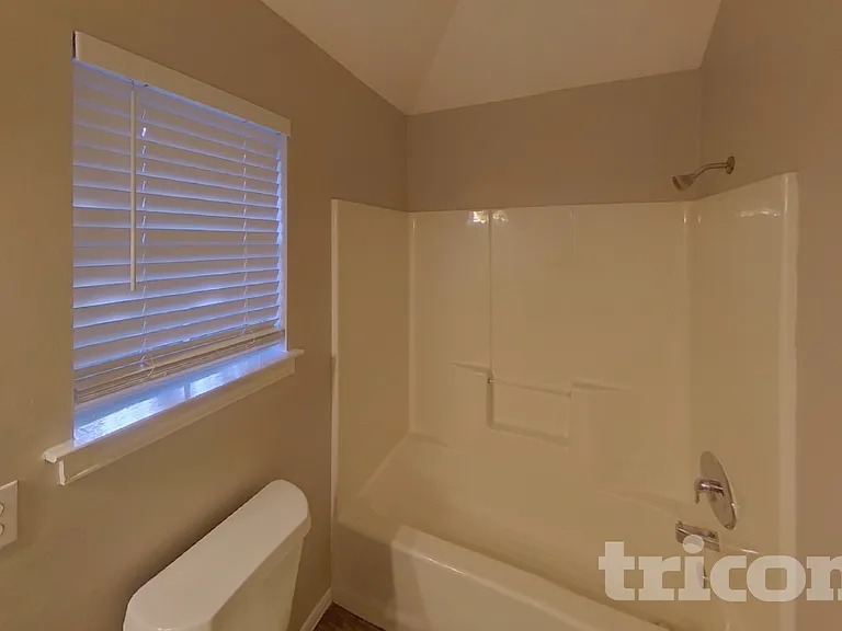 1012 Brookhaven Dr — Photo 9
