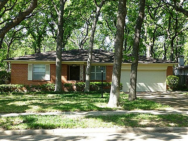 1st image of 425 Little John Dr