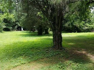 101C N Peace Haven Rd, Winston Salem, NC 27104
