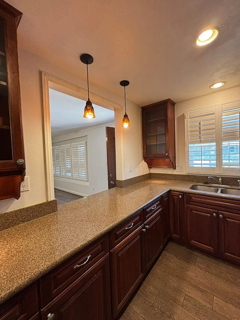 Rolando Park - Available now Large 4 bedroom, 3 bath home - Don't miss out! — Photo 3