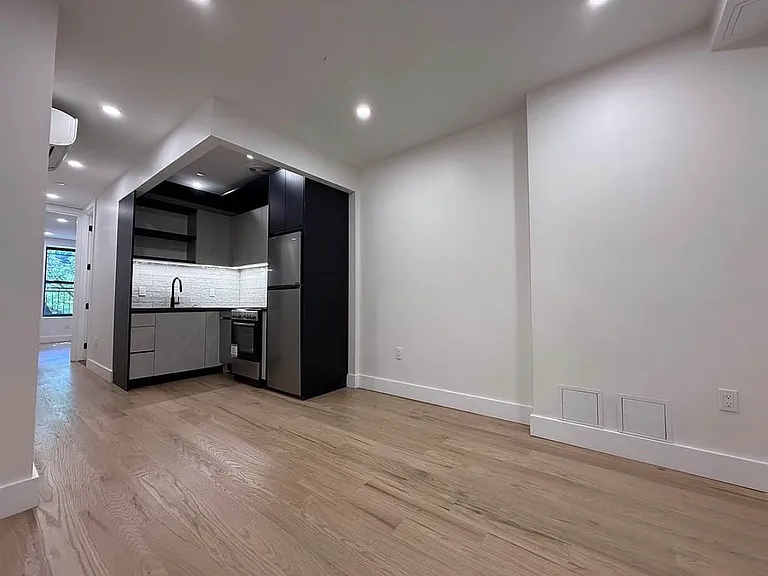 2324 Bedford Ave #2D — Photo 7