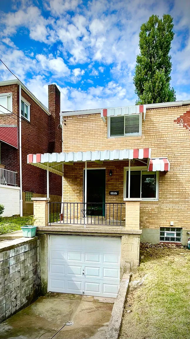1457 Hawthorne St photo 1