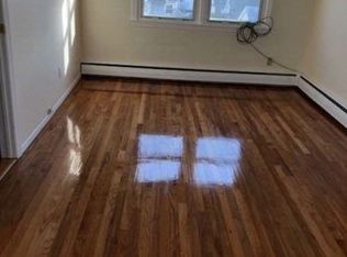 61 Clinton Ave, Mineola, NY 11501