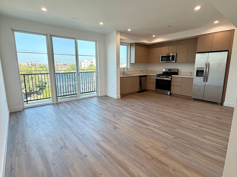1st image of 12136 Vanowen St #401