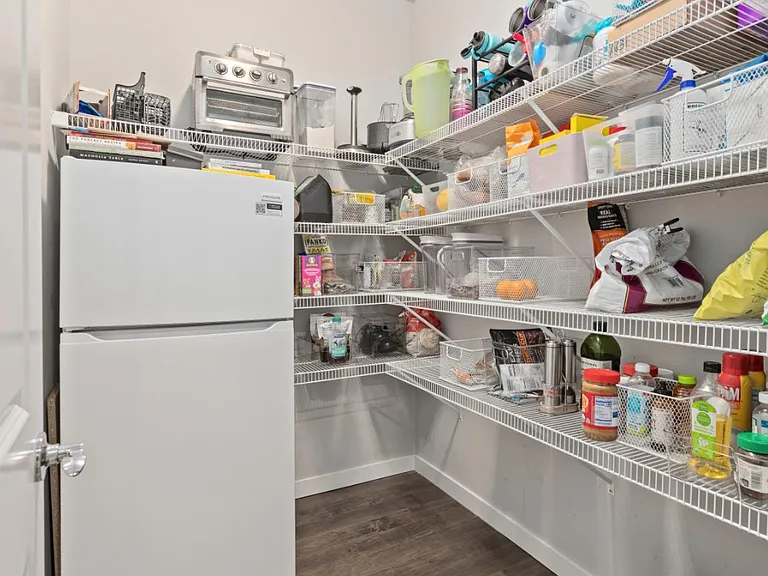 303 Vaughan Blvd NE — Photo 22