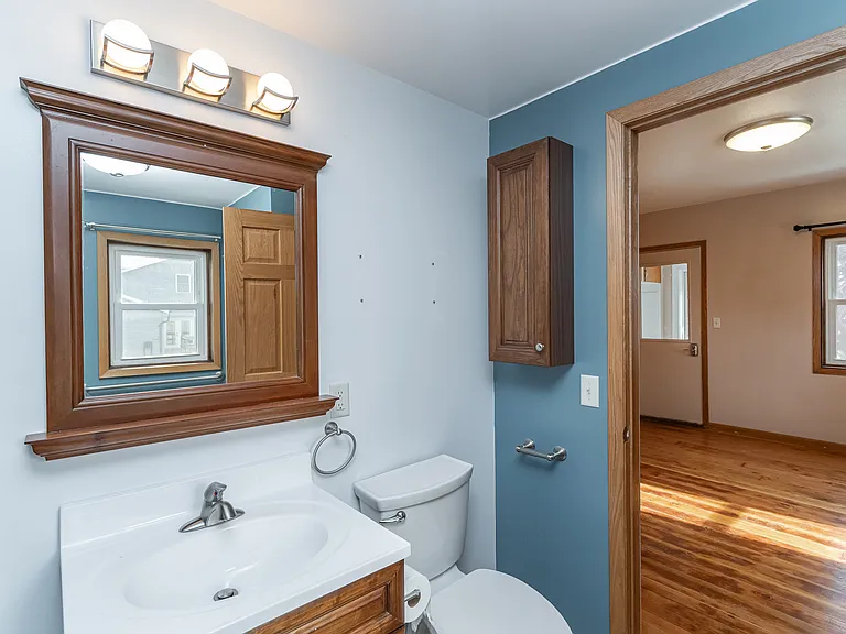 85 Linden St — Photo 2