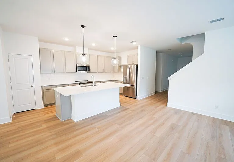 128 Kingswood Cir — Photo 26