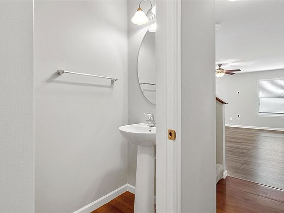 4th image of 1800 Hyland Green Dr