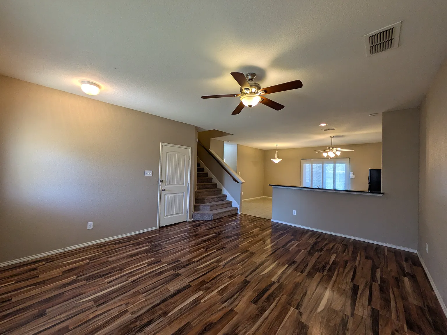 4 bed, 2280 sqft, $2,275 — Photo 3