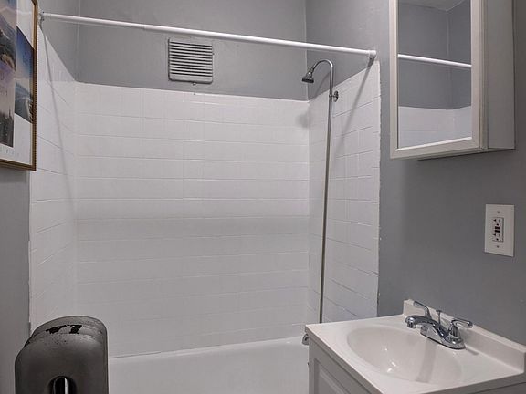4th image of 4612 N Beacon St #4