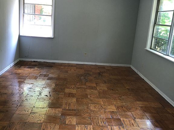 2nd image of 837 Huntington Ln