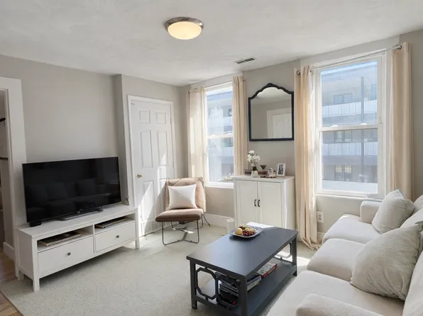 116 Old Harbor St APT 3, Boston, MA 02127