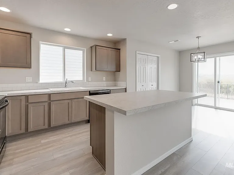 16903 Chambers Way — Photo 6