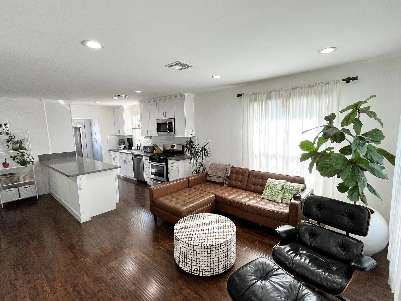 3 bed, 1109 sqft, $4,150 — Photo 2