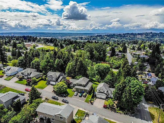 3rd image of 501 21st Avenue Ct E