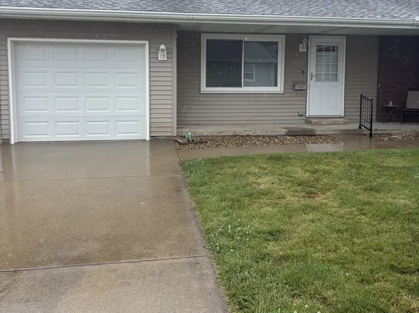 2420 Wakefield Dr, Decatur, IL 62521
