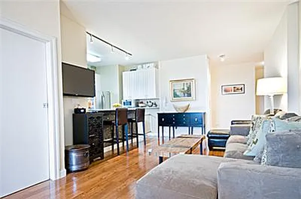 Rented by R New York | media 19