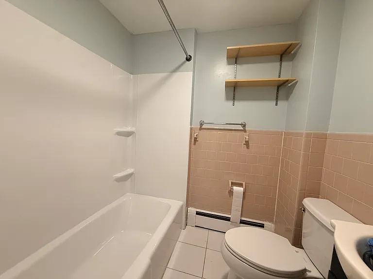 1307 Cranston St #1R — Photo 4