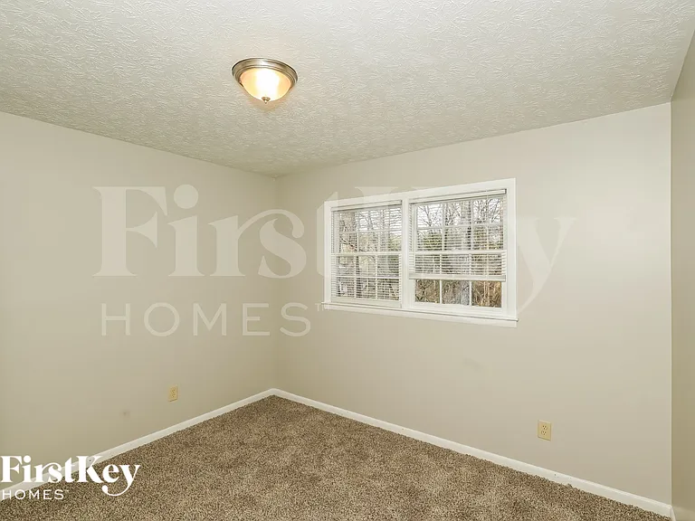 335 Sharon Dr — Photo 14