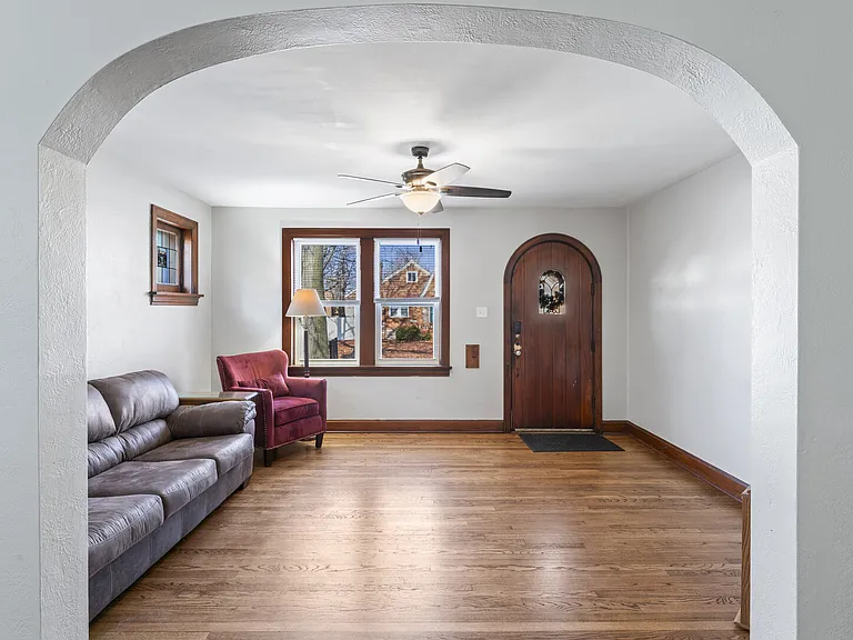 Neosho St — Photo 3