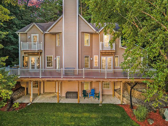 4th image of 3635 Bayview Dr