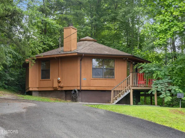 810 Valley View Ln, Gatlinburg, TN 37738