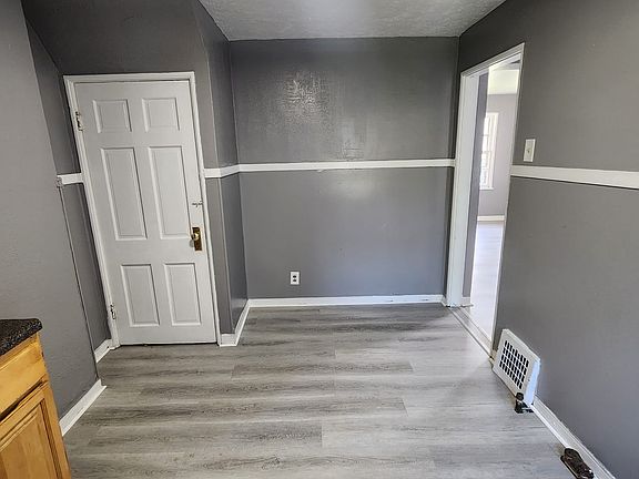 4th image of 344 Millicent Ave